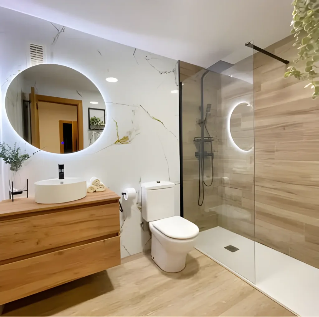 Baño reformado en Alcalá de Henares con mampara y grifería nueva