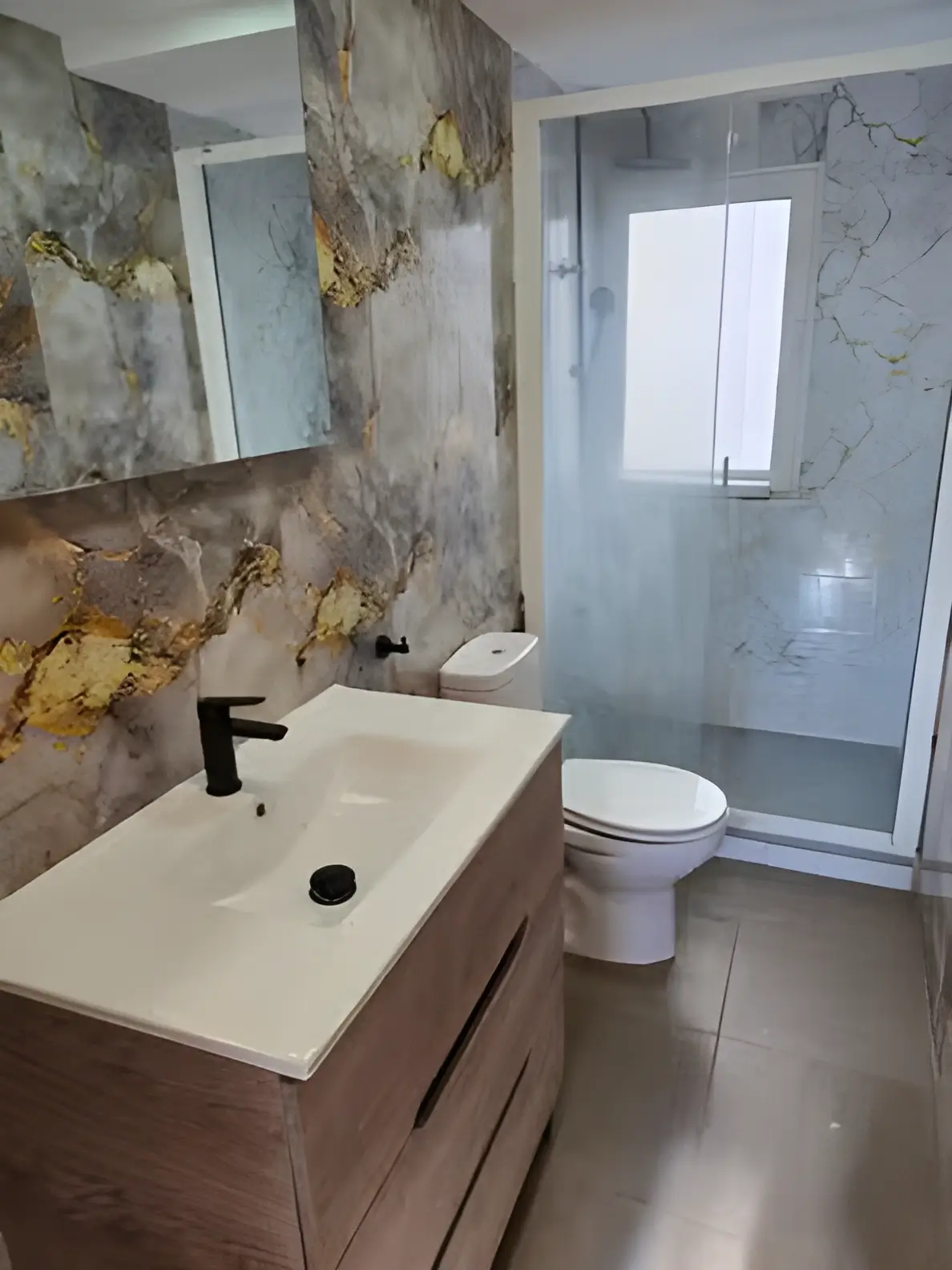 Reformas de Baños Alcalá de Henares con plato de ducha moderno